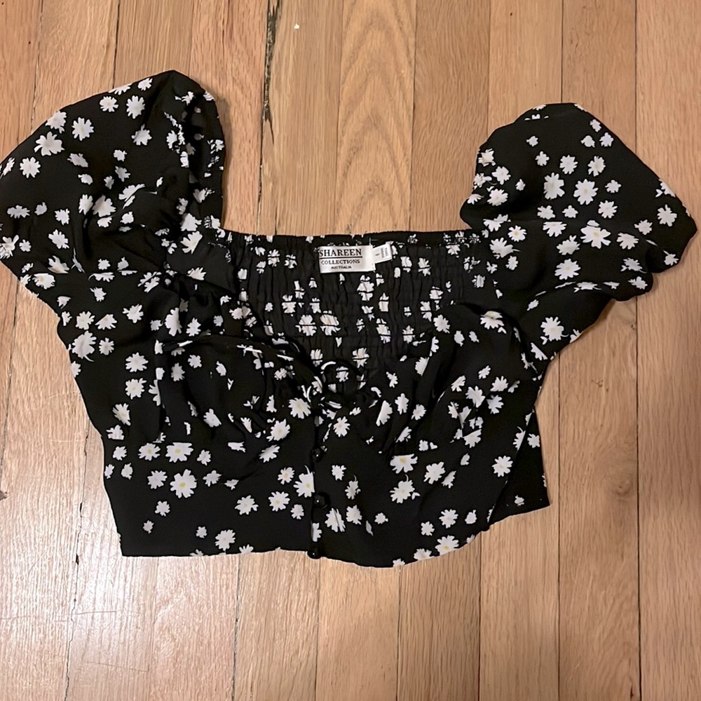 Black with daisies